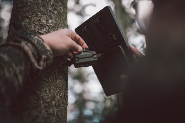 SEISSIGERBaumstativ mit KugelgelenkenSEISSIGER Baumstativ mit Kugelgelenken - flexibel & stabil für Wildkameras & SolarpanelsForestHunt | Locker, Kirrmittel & Jagdbedarf