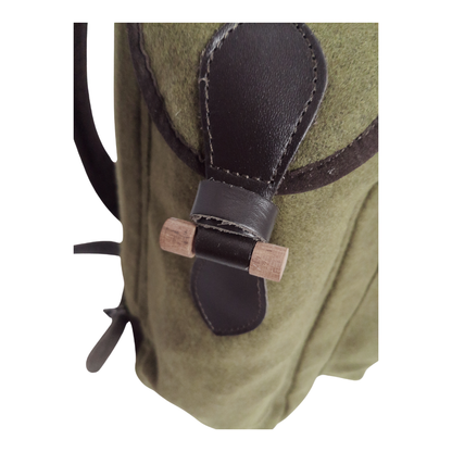 Lodenrucksack mit Knebelverschlüssen