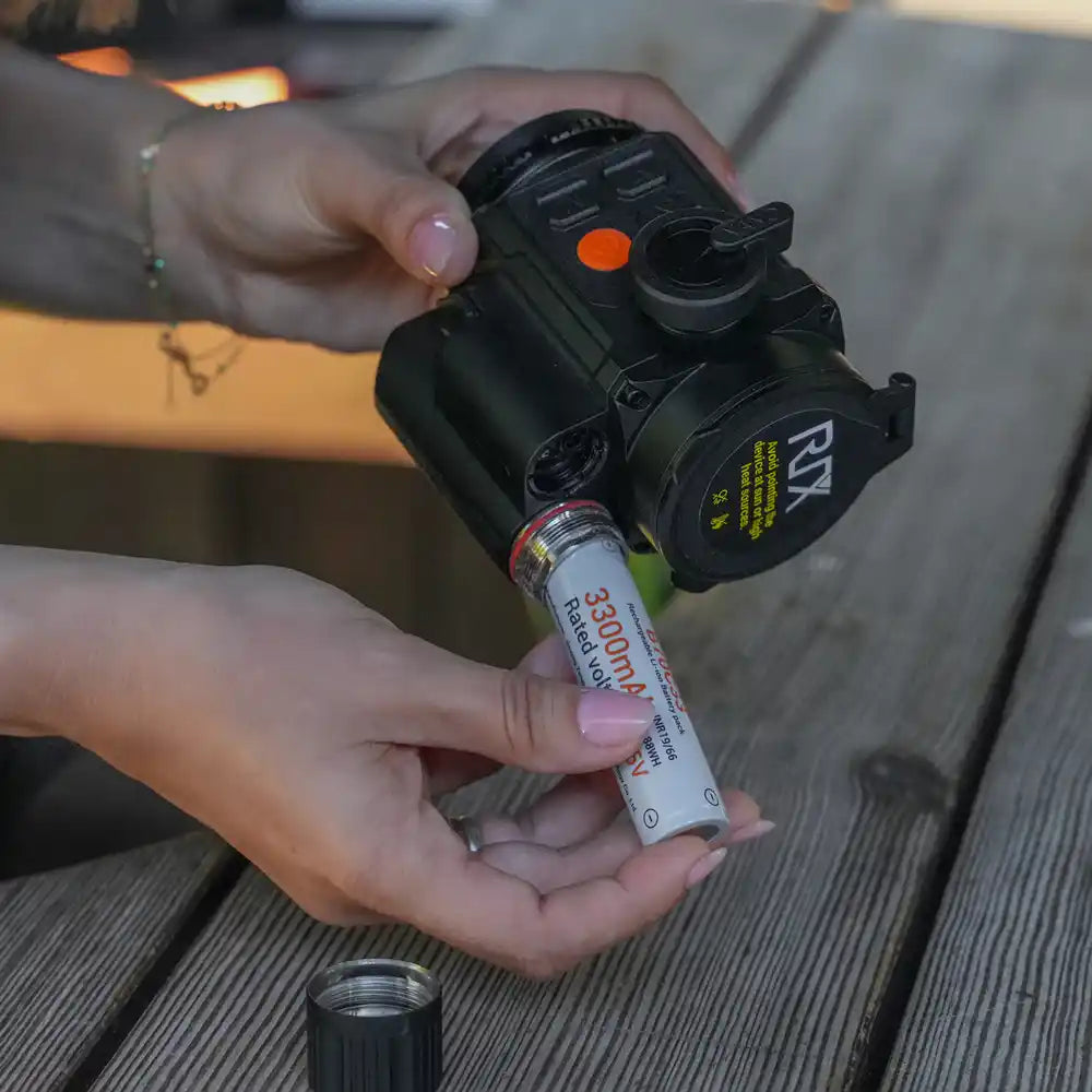 RIX Nano N6 Wärmebildvorsatzgerät mit Laser-Entfernungsmesser.